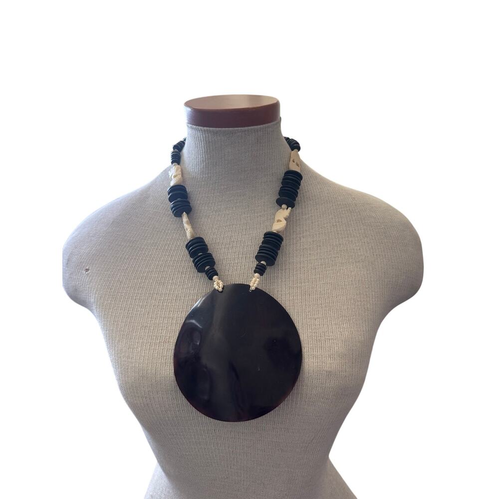 Vintage huge round shell elephant beaded statement necklace 0